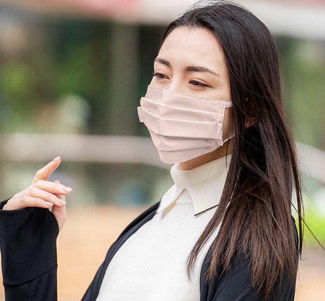マスクを着用した女性